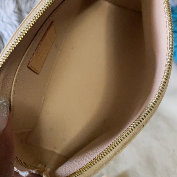 Louis Vuitton Cosmetic pouch - Picture 8 of 12